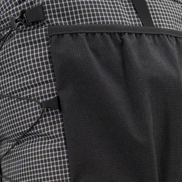 Ultra Grid Ohm: Stretch mesh Pocket Detail